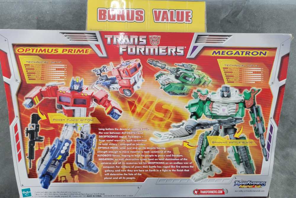 Ultimate Battle, The Optimus Prime Megatron - Hasbro (Classics) action figure collectible - Main Image 3