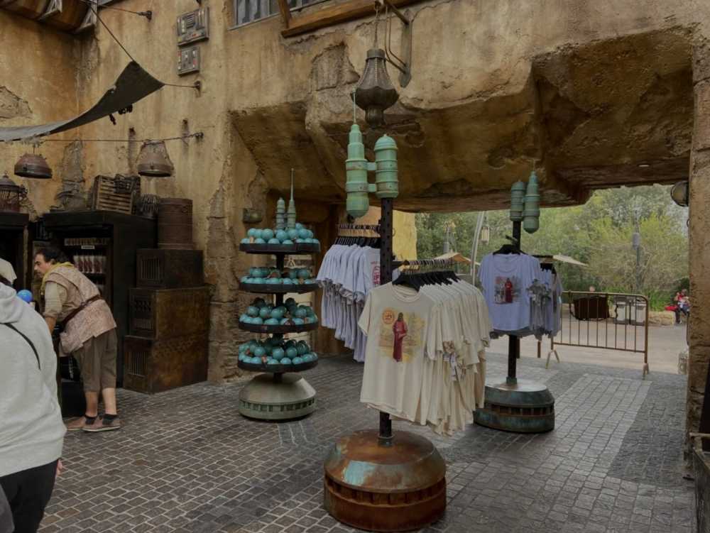 Life Day Star Wars Holiday Limited Edition Patch 2021 - Disney Galaxy’s Edge Shops (Star Wars Life Day) action figure collectible [Barcode 400945568557] - Main Image 3