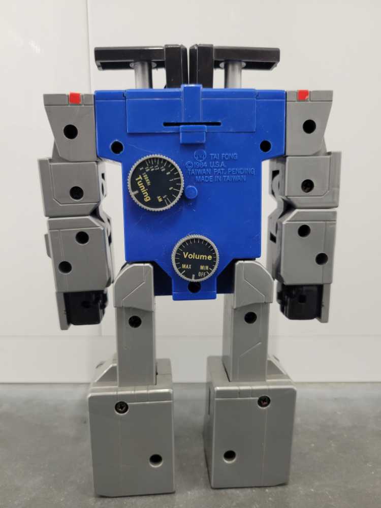 Robotic AM Radio (KO) - Tai Fong (The Transformers) action figure collectible - Main Image 4