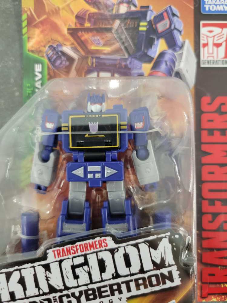 Soundwave - Hasbro (Kingdom) action figure collectible - Main Image 2