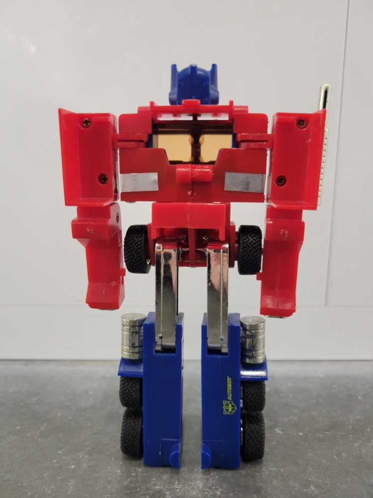 Optimus Prime Light Blue 2nd Missing Fists All 3 Guns Gas Pump Hose And Nozzle 2 Red Missing And 4 Black Missiles And Roller - Hasbro (Generation 2) action figure collectible - Main Image 4