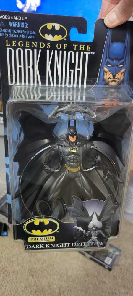 Dark Knight Detective  (Batman: Legends of the Dark Knight: 6”) action figure collectible [Barcode 076930643624] - Main Image 3
