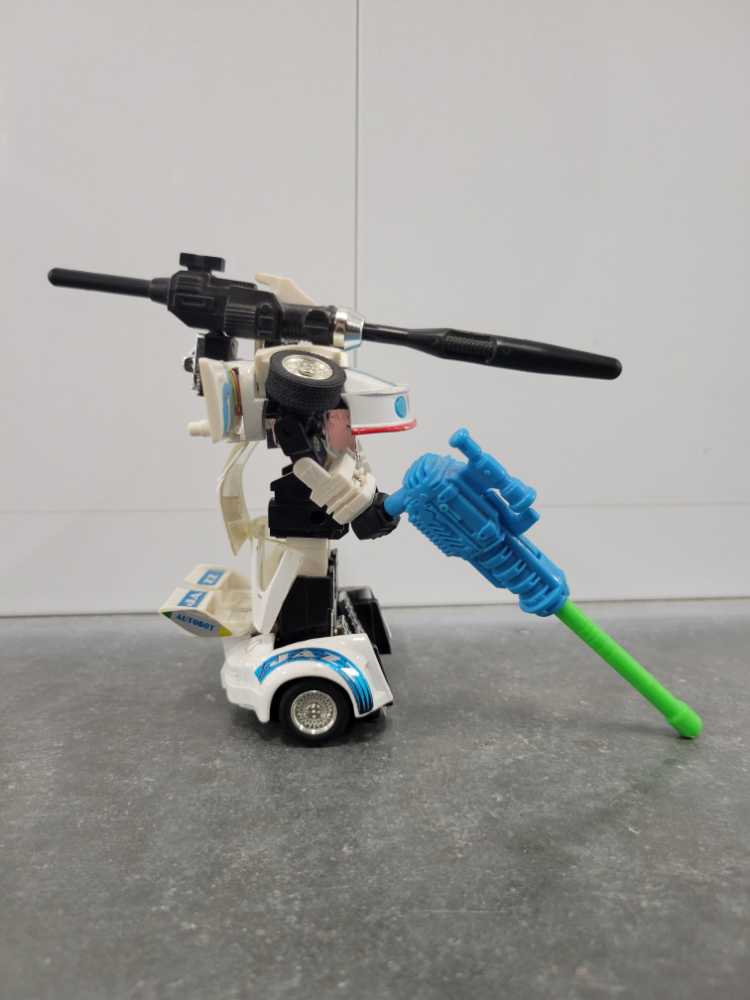 Jazz - Hasbro (Generation 2) action figure collectible - Main Image 3