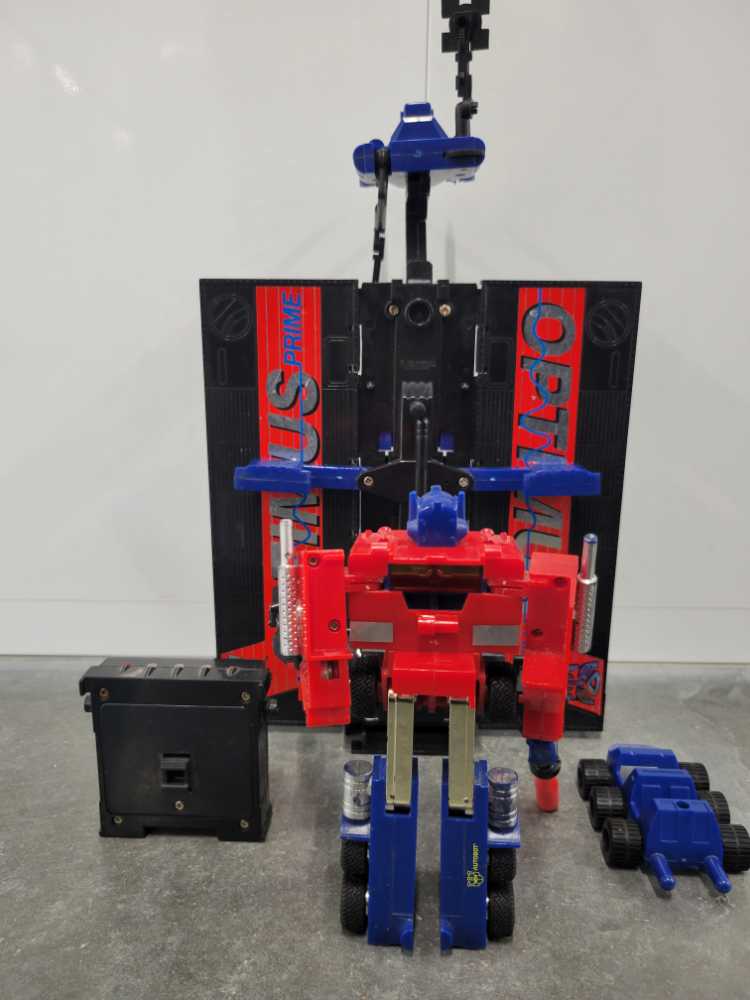 Optimus Prime Light Blue 1st Missing Black Rifle Gas Pump And Nozzle  - Hasbro (Generation 2) action figure collectible - Main Image 3