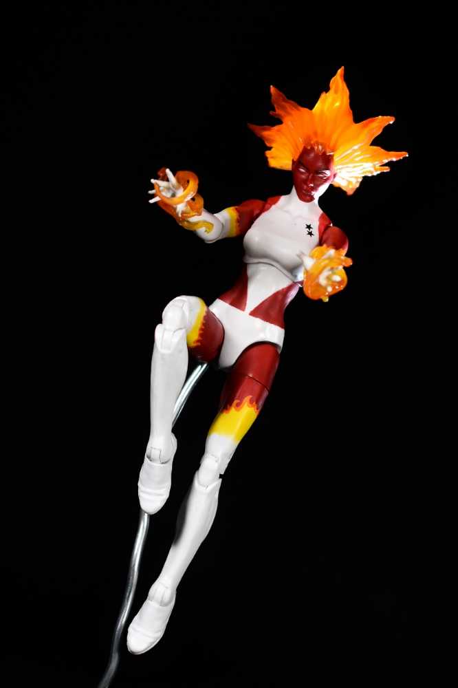 Binary (Carol Danvers) - Hasbro (Marvel Legends) action figure collectible [Barcode 5010993839889] - Main Image 4