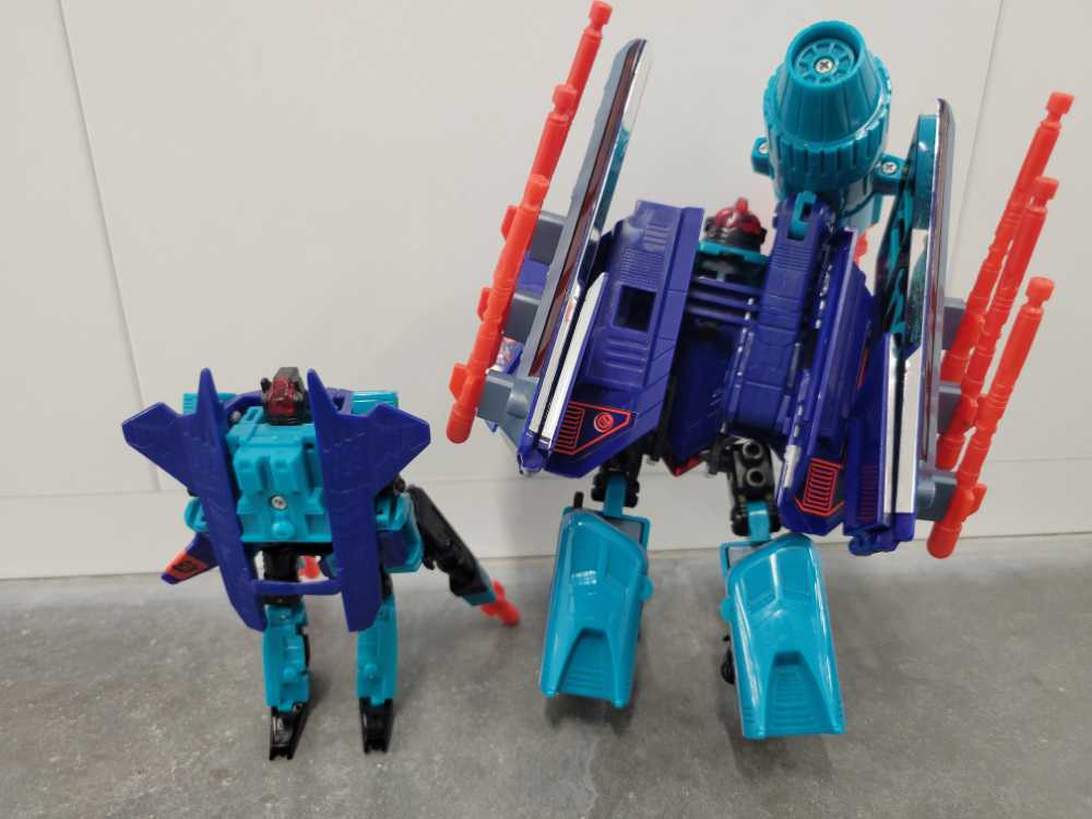 Dreadwing and Smokescreen Robot Mode - Hasbro (Generation 2) action figure collectible - Main Image 3