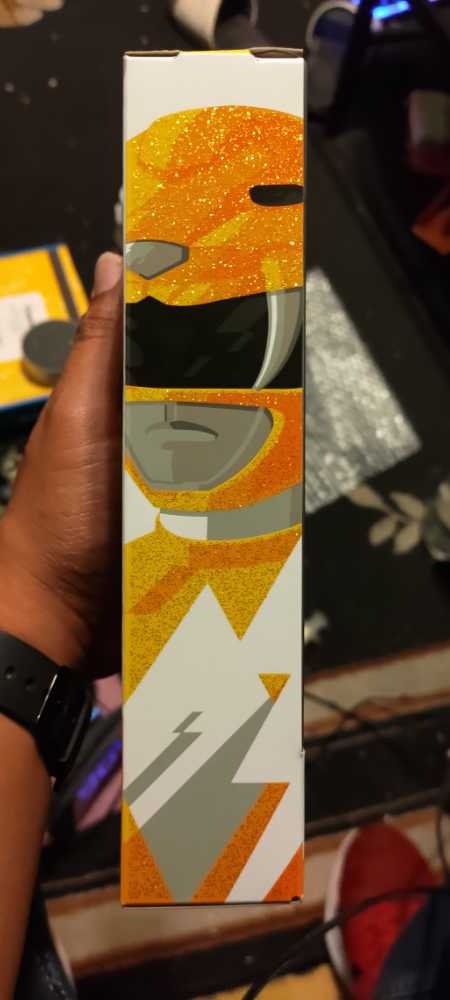 Yellow Mighty Morphin Ranger (Aisha Campbell) Metallic Armor - Hasbro (Power Rangers Lightning Collection) action figure collectible [Barcode 5010993855186] - Main Image 3