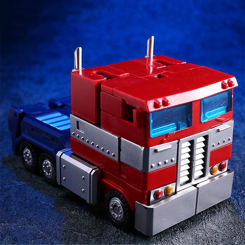 KBB COMBAT COMMANDER GT-05(Optimus Prime) - KuBianBao (G1) action figure collectible - Main Image 2
