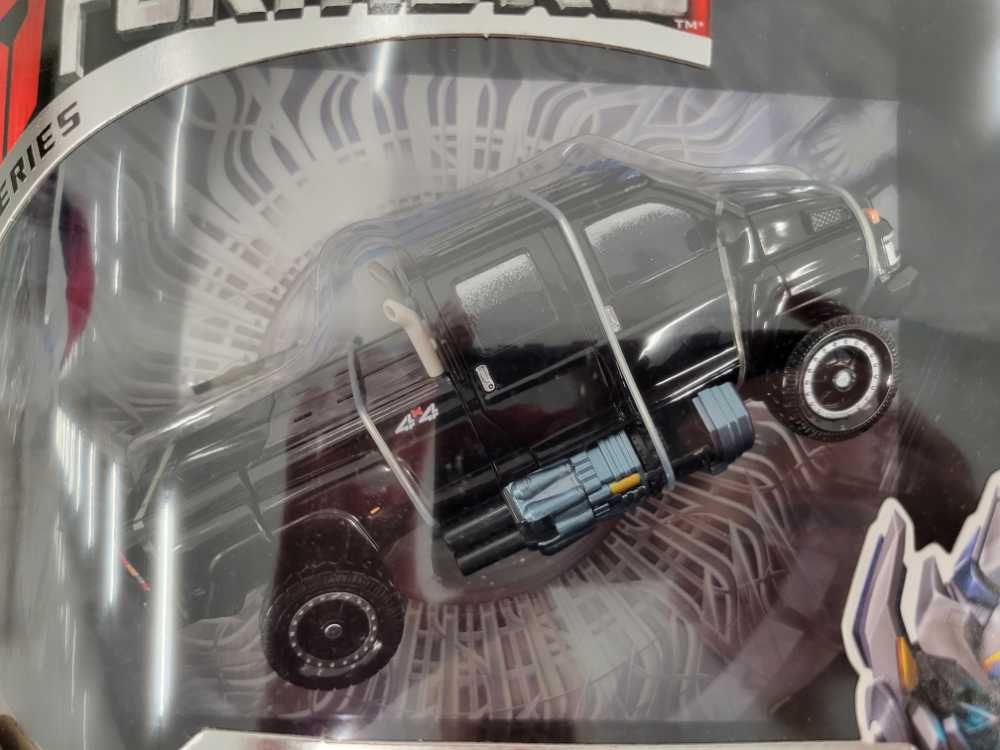 Ironhide Premium Boxed - Hasbro (Movie) action figure collectible - Main Image 2