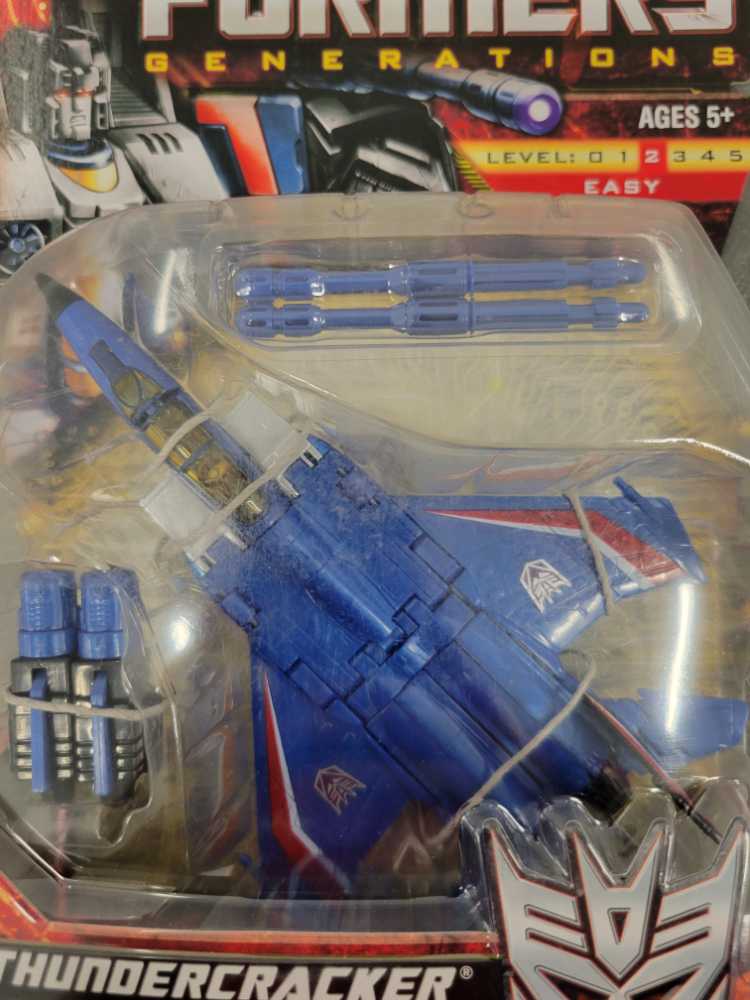 Thundercracker - Hasbro (Generations) action figure collectible - Main Image 2