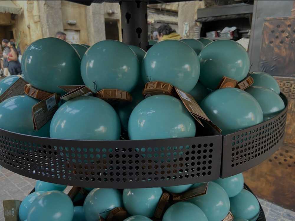 Life Day Star Wars Holiday Light Up Orb 2021 - Disney Store (Star Wars Life Day) action figure collectible [Barcode 475125861520] - Main Image 4