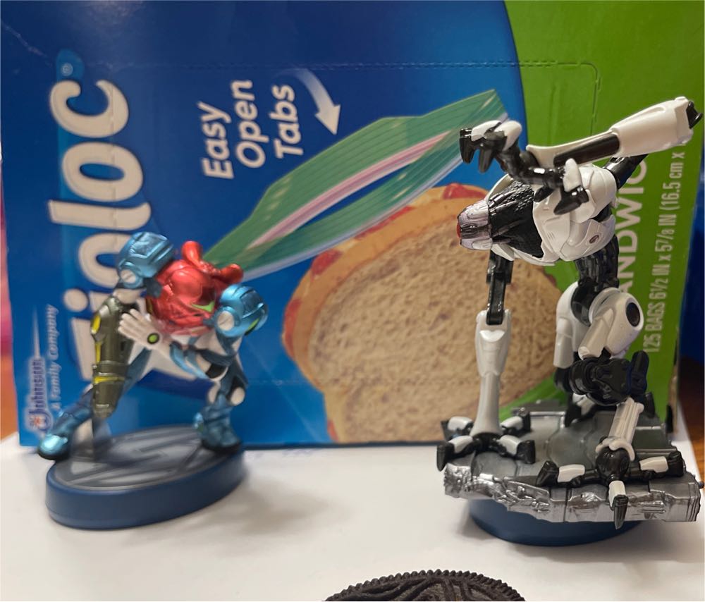 Samus & E.M.M.I. Metroid Dread - Nintendo (Amiibo) action figure collectible [Barcode 045496597498] - Main Image 3