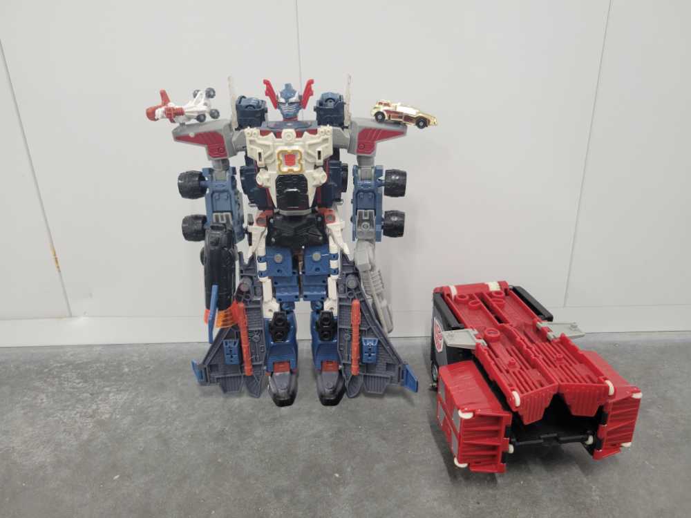 Jetfire Powerlinx with Commetor, Optimus Prime and Corona Sparkplug  - Hasbro (Armada) action figure collectible - Main Image 2