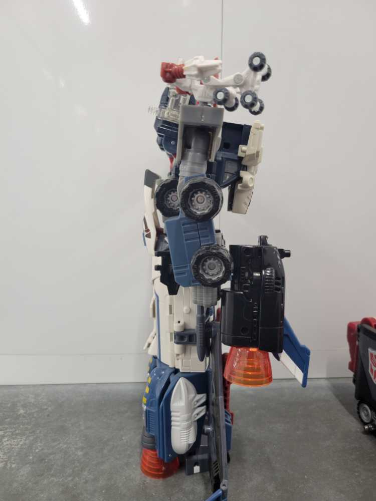 Jetfire Powerlinx with Commetor, Optimus Prime and Corona Sparkplug  - Hasbro (Armada) action figure collectible - Main Image 3