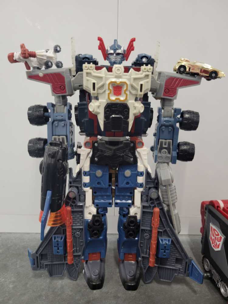 Sparkplug, Corona With Optimus Prime Powerlynx And Jetfire Powerlynx 1st - Hasbro (Armada) action figure collectible - Main Image 4