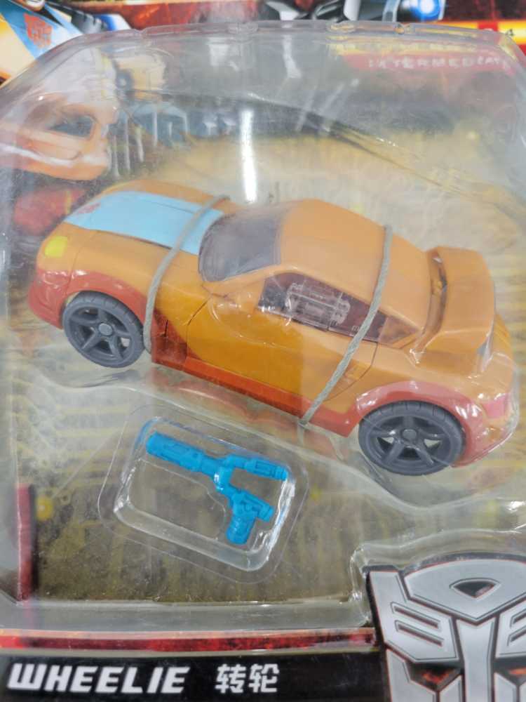 Wheelie Toys"R"Us Carded - Hasbro (Generations GDO) action figure collectible - Main Image 2