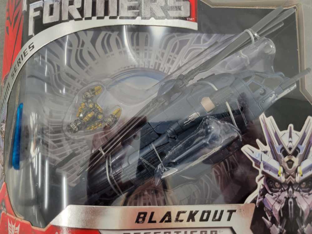 Blackout with Scorponok Premium - Hasbro (Movie) action figure collectible - Main Image 2