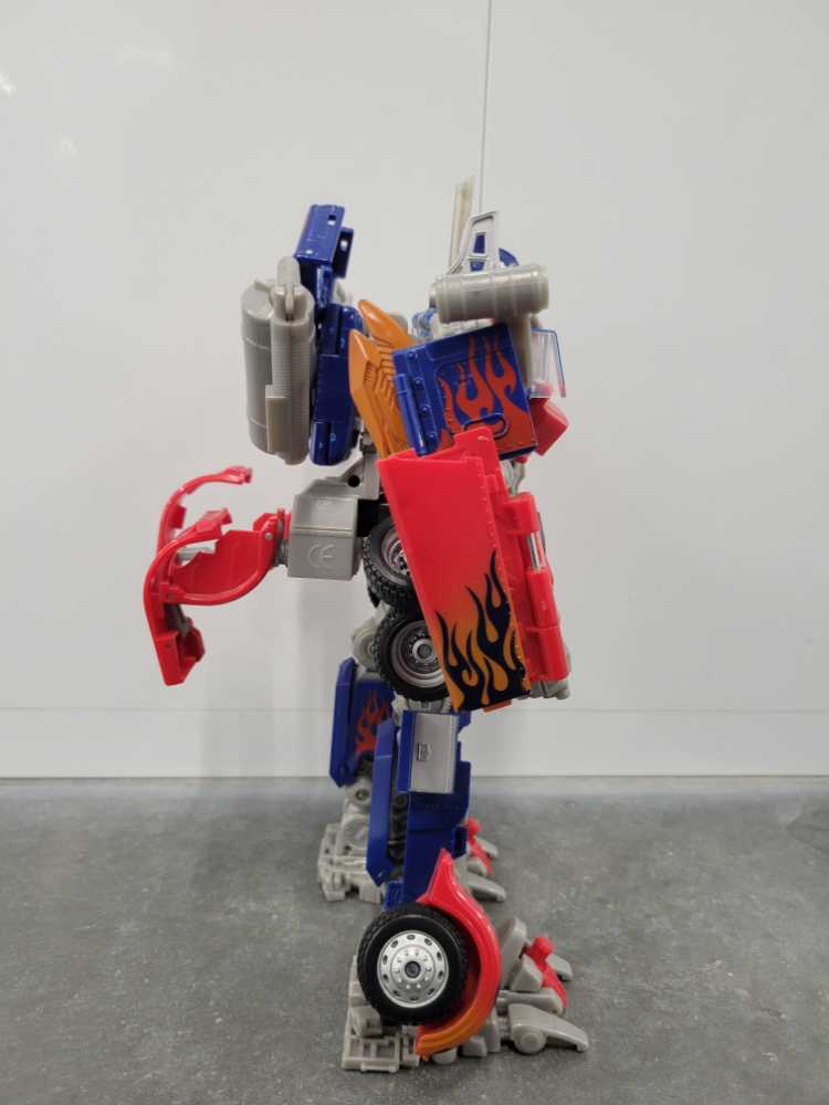 Optimus Prime Leader 2nd Robot Mode - Hasbro (Revenge Of The Fallen) action figure collectible - Main Image 3