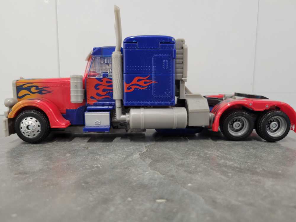Optimus Prime Leader 4th Truck Mode - Hasbro (Revenge Of The Fallen) action figure collectible - Main Image 3
