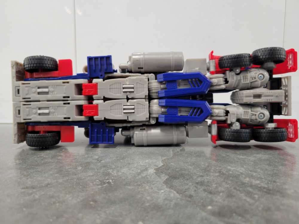 Optimus Prime Leader 4th Truck Mode - Hasbro (Revenge Of The Fallen) action figure collectible - Main Image 4