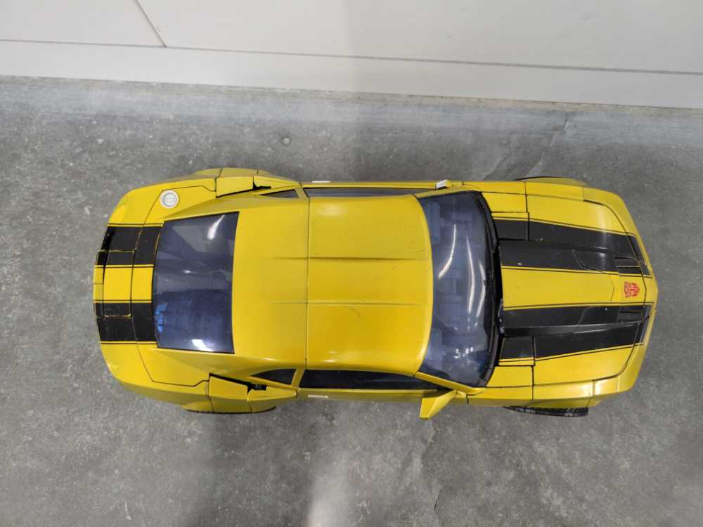 Bumblebee - Leader Class - Hasbro (Transformers) action figure collectible - Main Image 2