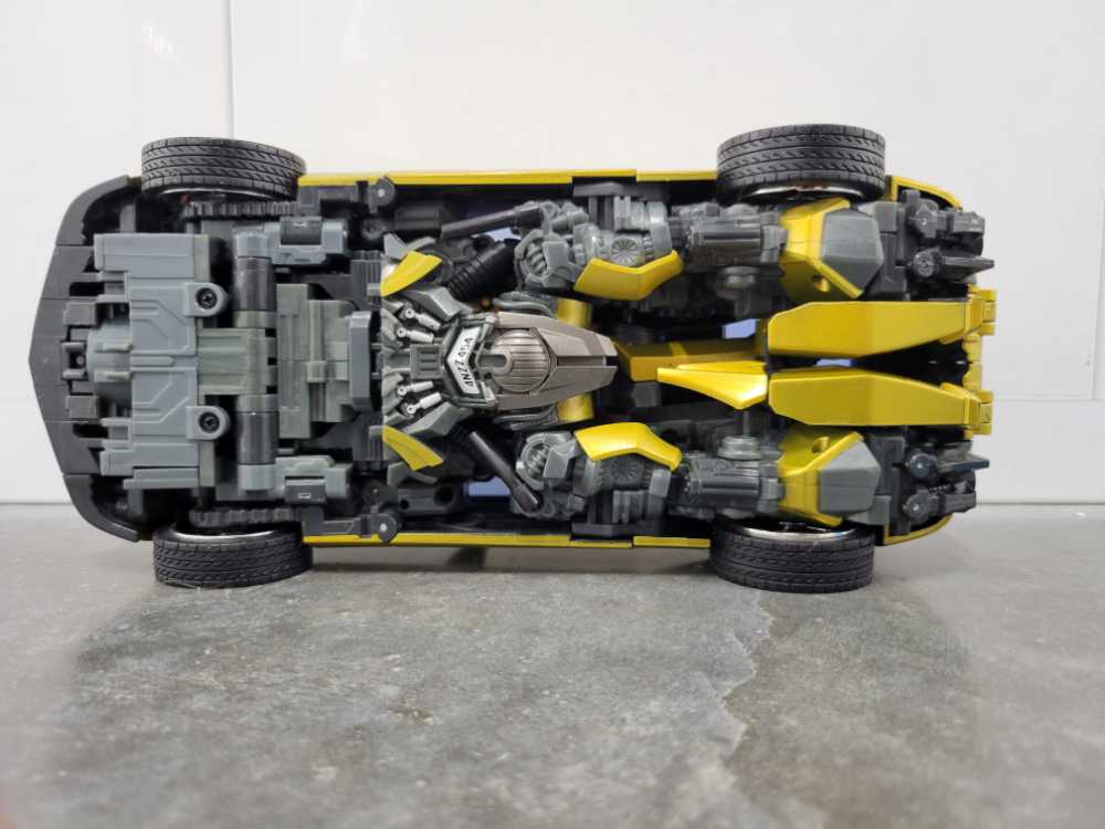 Bumblebee - Leader Class - Hasbro (Transformers) action figure collectible - Main Image 4