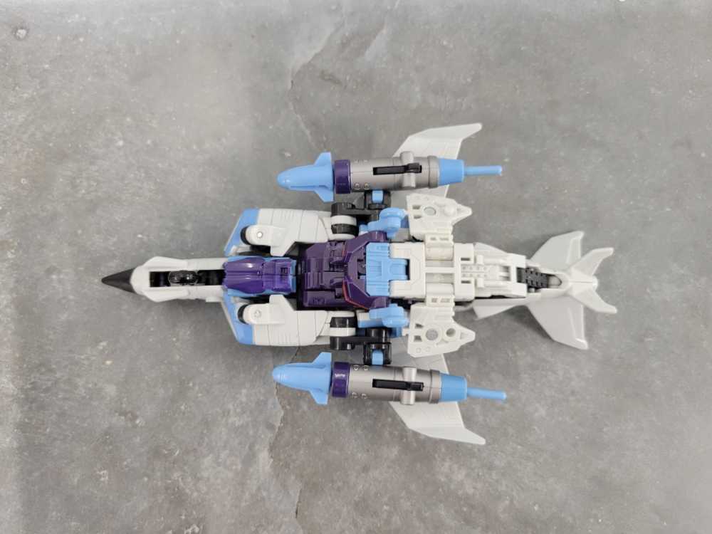 Jetblade Jet Mode - Hasbro (Hunt For The Decepticons) action figure collectible - Main Image 4