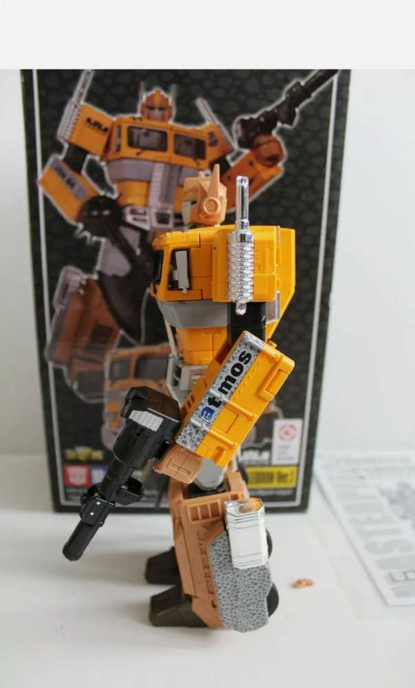 Optimus Prime Convoy (Atmos Safari) MP-10 - Takara Tomy (Masterpiece MP-10 Collection) action figure collectible - Main Image 2