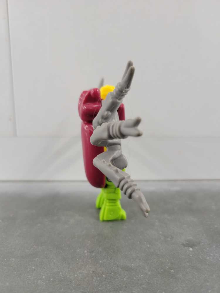 Beetle McDonald’s (Robot Mode) 2nd - Hasbro (Beast Wars) action figure collectible - Main Image 3
