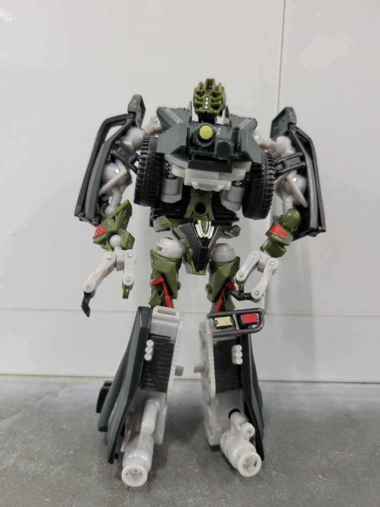 Armorhide 2nd  - Hasbro (Revenge Of The Fallen) action figure collectible - Main Image 2