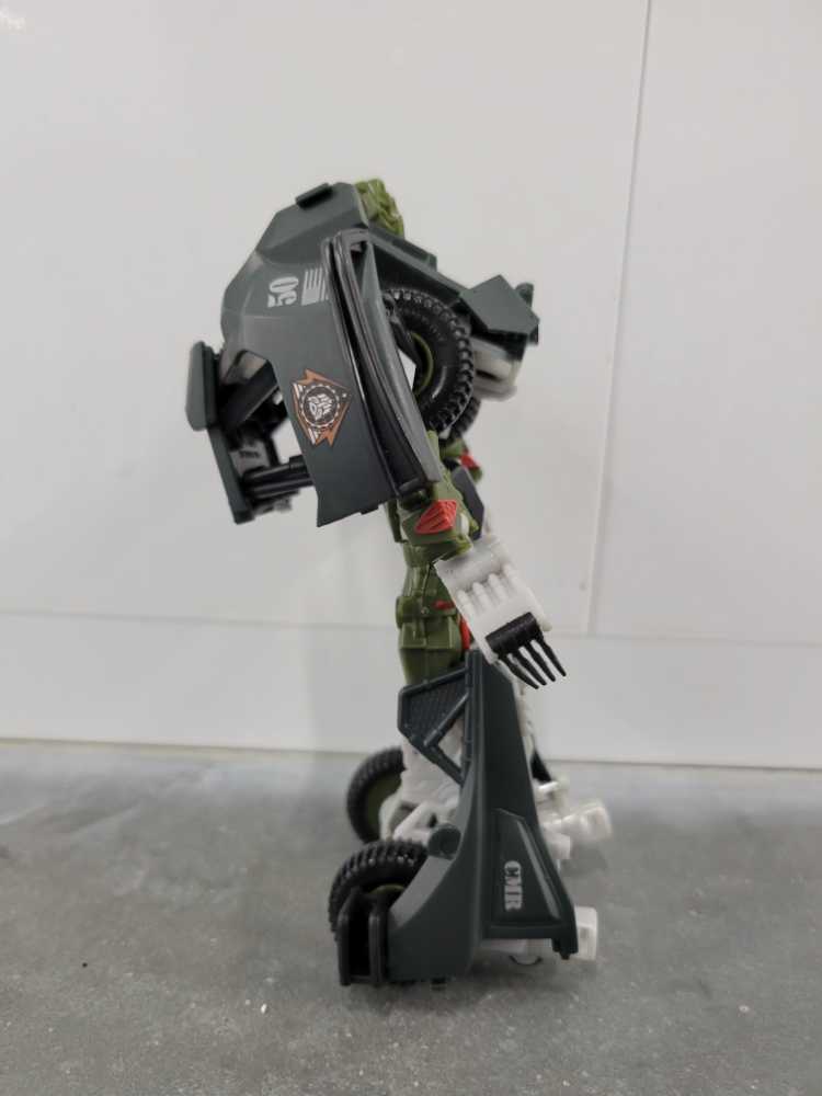 Armorhide 2nd  - Hasbro (Revenge Of The Fallen) action figure collectible - Main Image 3