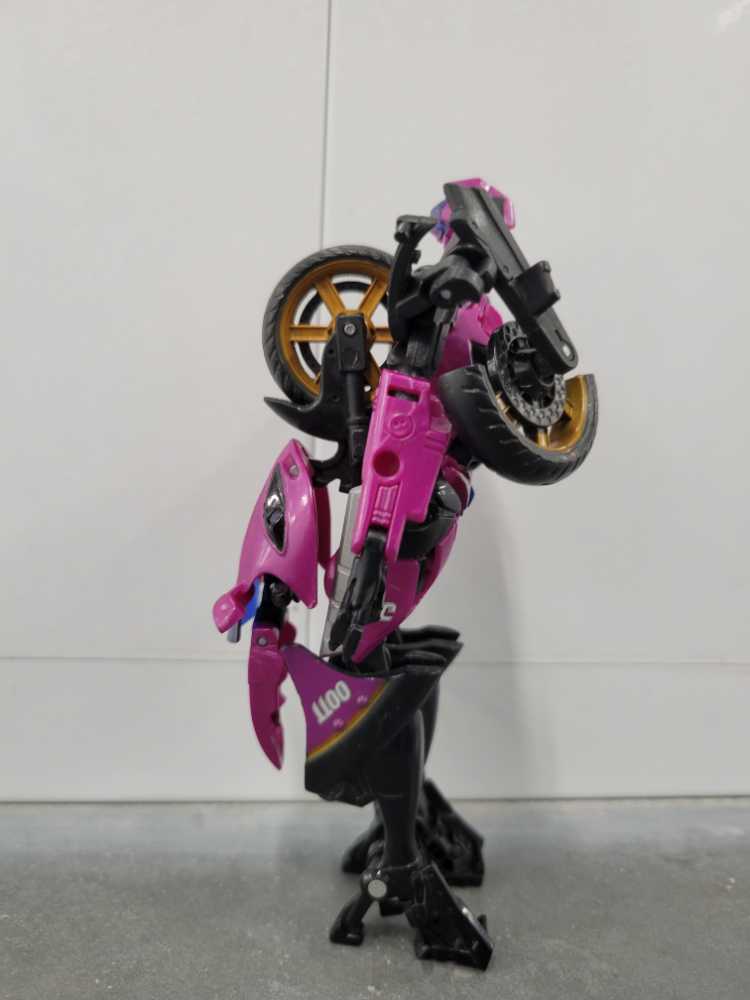 Arcee 4th Robot Mode Missing Seat And Missile - Hasbro (Movie) action figure collectible - Main Image 3