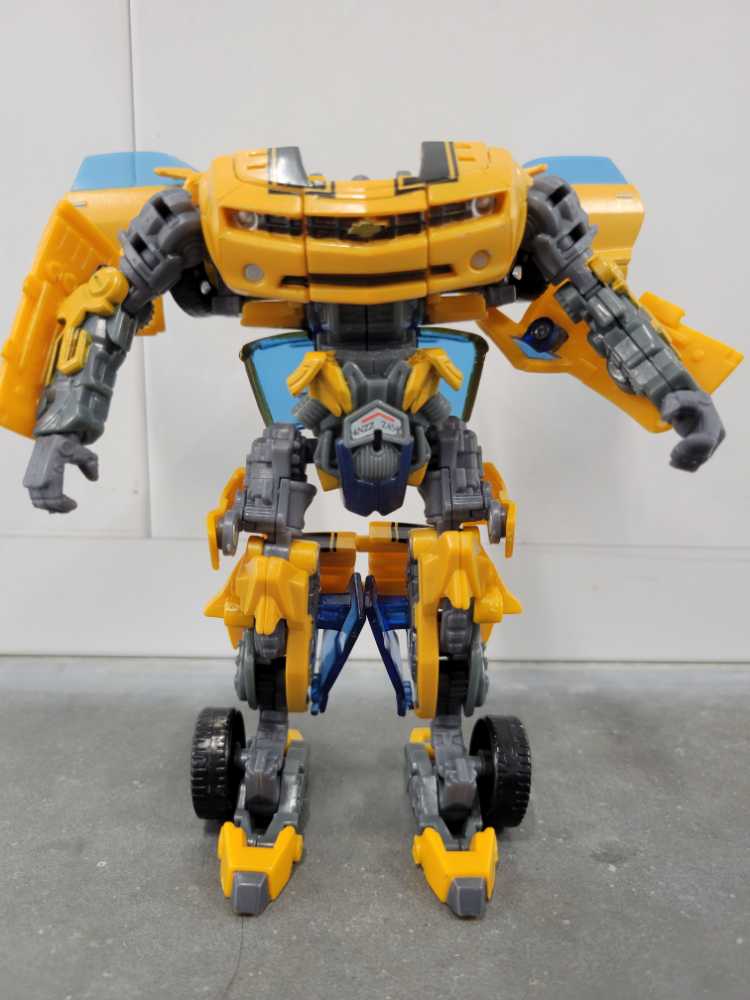 Bumblebee Concept Premium (Robot Mode) - Hasbro (Movie) action figure collectible - Main Image 2