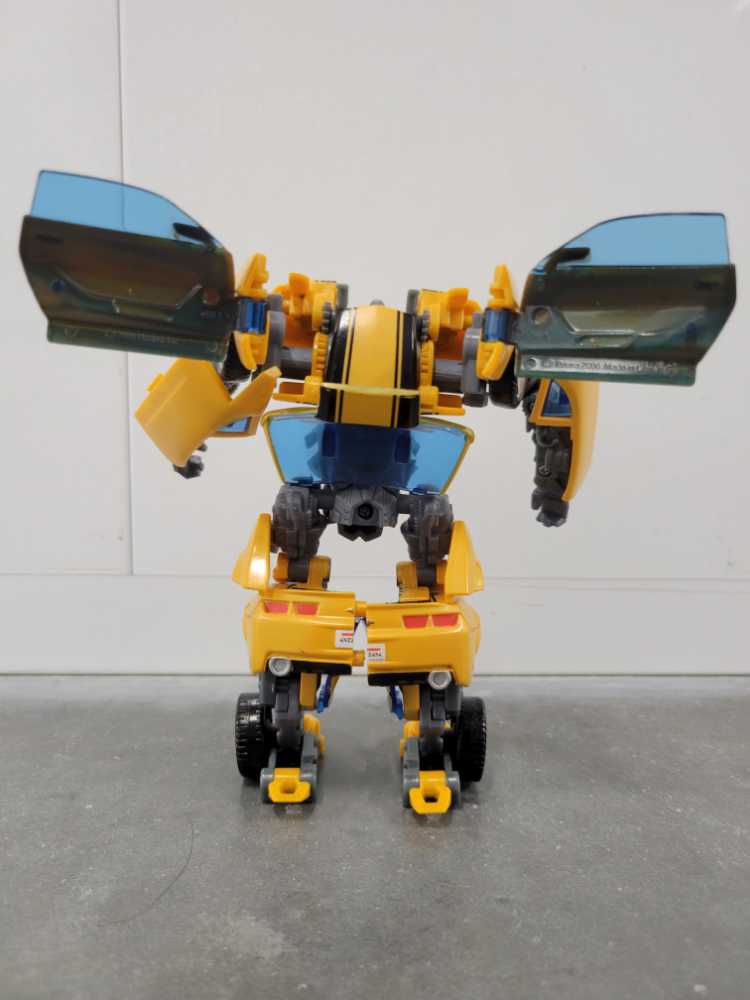 Bumblebee Concept Premium (Robot Mode) - Hasbro (Movie) action figure collectible - Main Image 4