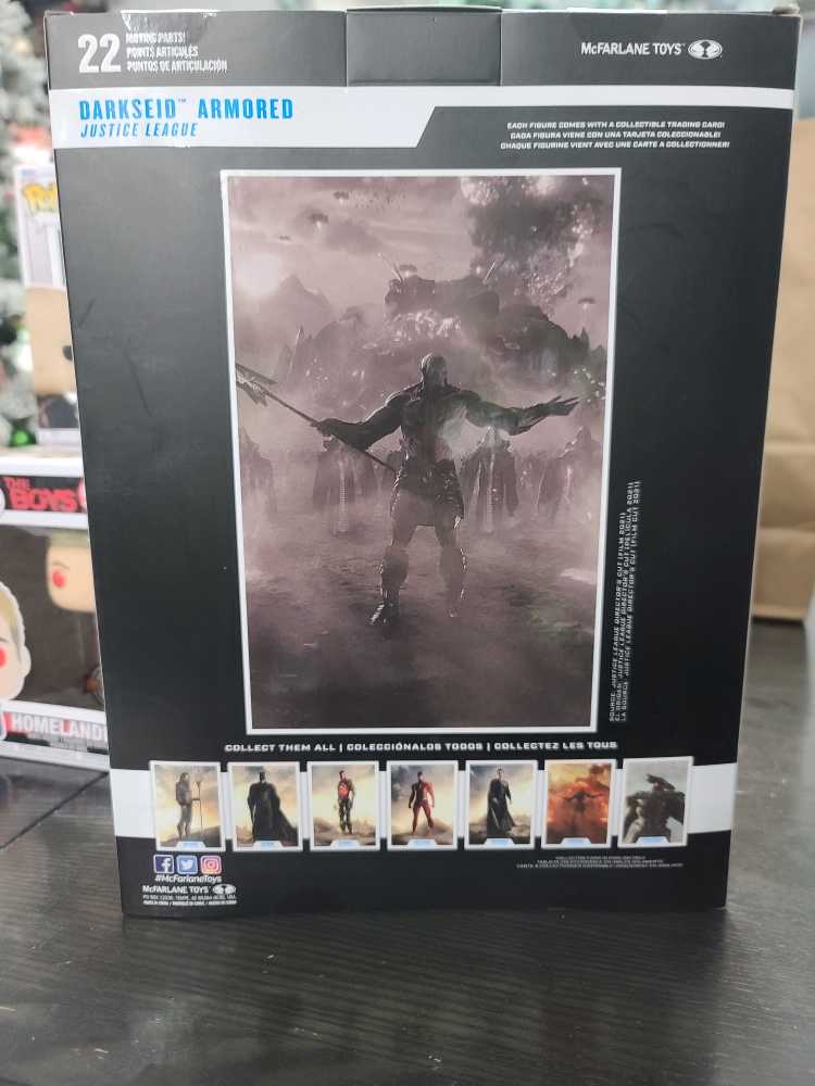 McFarlane Dc Multiverse Mega-Fig Justice League Darkseid Armored Gold Label - McFarlane Toys™ (Comic Book) action figure collectible - Main Image 2