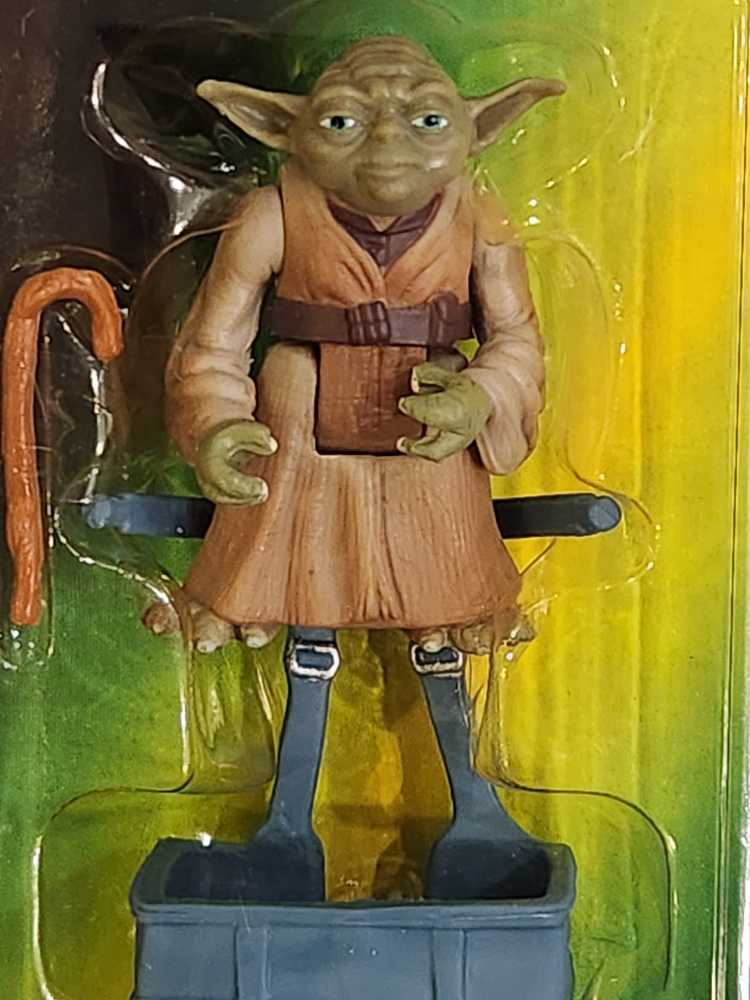 Yoda w/ Jedi Trainer Backpack & Gimer Stick - Kenner/ Hasbro (Star Wars: Power Of The Force 2) action figure collectible [Barcode 076281695860] - Main Image 3