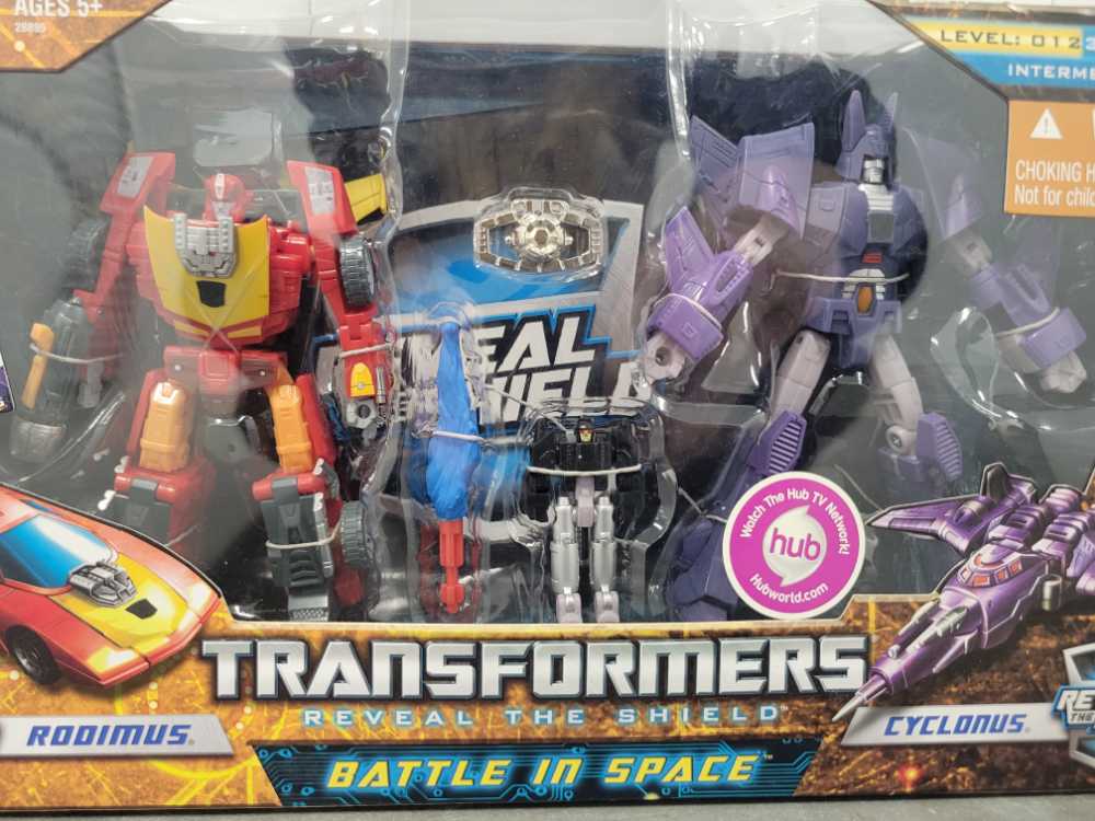Cyclonus Rodimus Battle In Space - Hasbro (Reveal The Shield) action figure collectible - Main Image 2