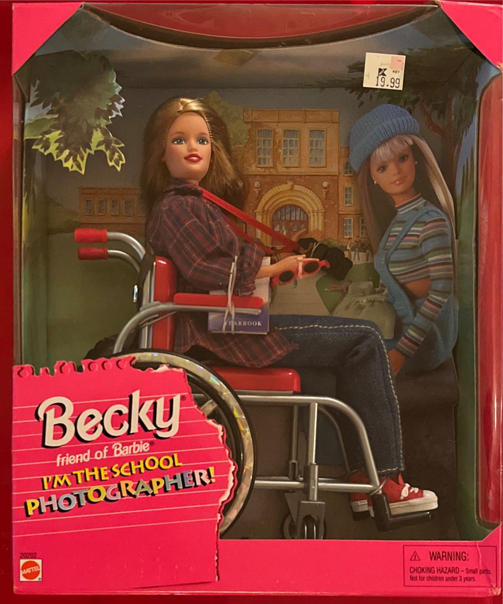 Barbie Doll Becky I’m The School Photographer - Mattel action figure collectible [Barcode 074299202025] - Main Image 2