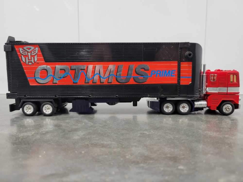 Optimus Prime Dark Blue (Truck Mode) - Hasbro (Generation 2) action figure collectible - Main Image 3