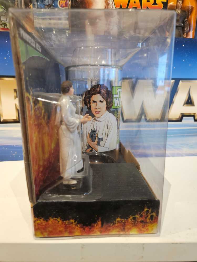 Princess Leia - Hasbro (2005 Revenge of the Sith) action figure collectible [Barcode 653569003441] - Main Image 3