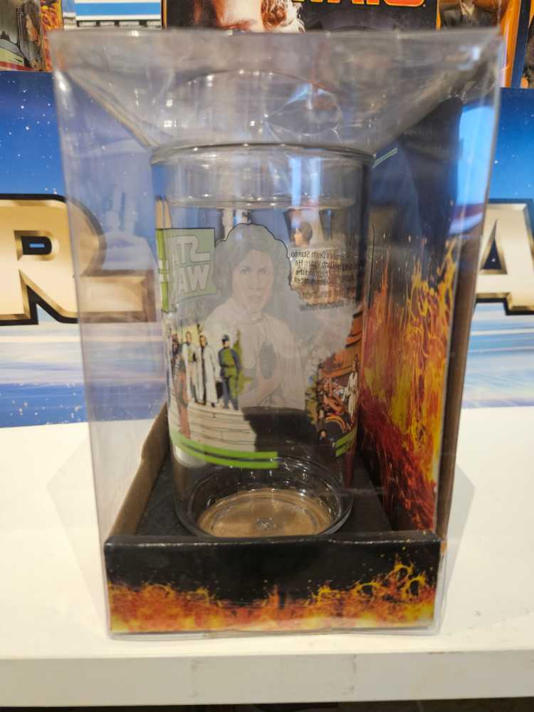 Princess Leia - Hasbro (2005 Revenge of the Sith) action figure collectible [Barcode 653569003441] - Main Image 4