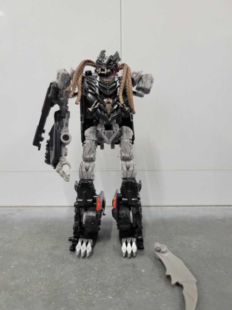 Crankcase (broken) Project Missing - Hasbro (Dark Of The Moon) action figure collectible - Main Image 2