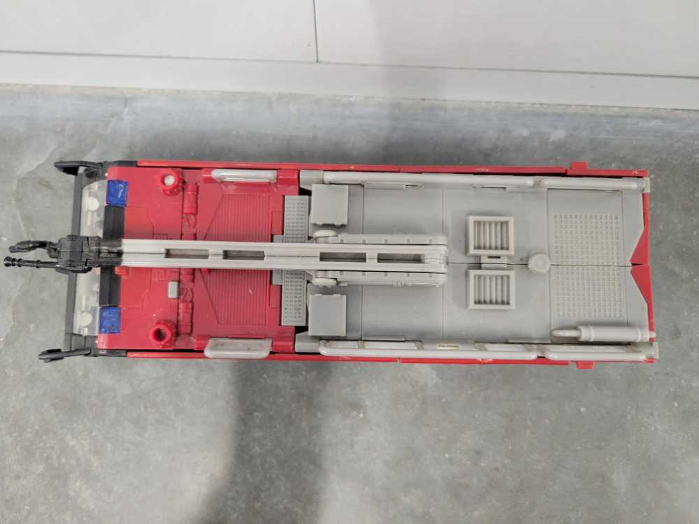 Sentinel Prime Leader Vehicle Mode - Hasbro (Dark Of The Moon) action figure collectible - Main Image 2