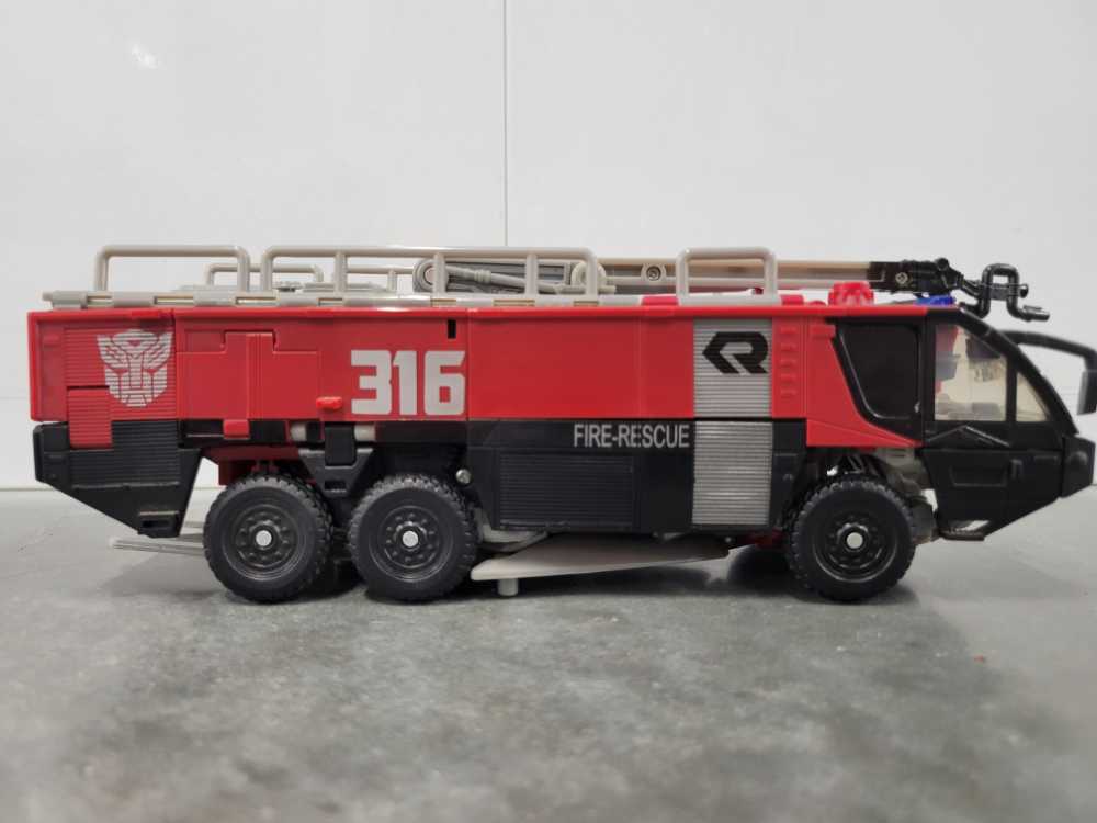 Sentinel Prime Leader Vehicle Mode - Hasbro (Dark Of The Moon) action figure collectible - Main Image 3