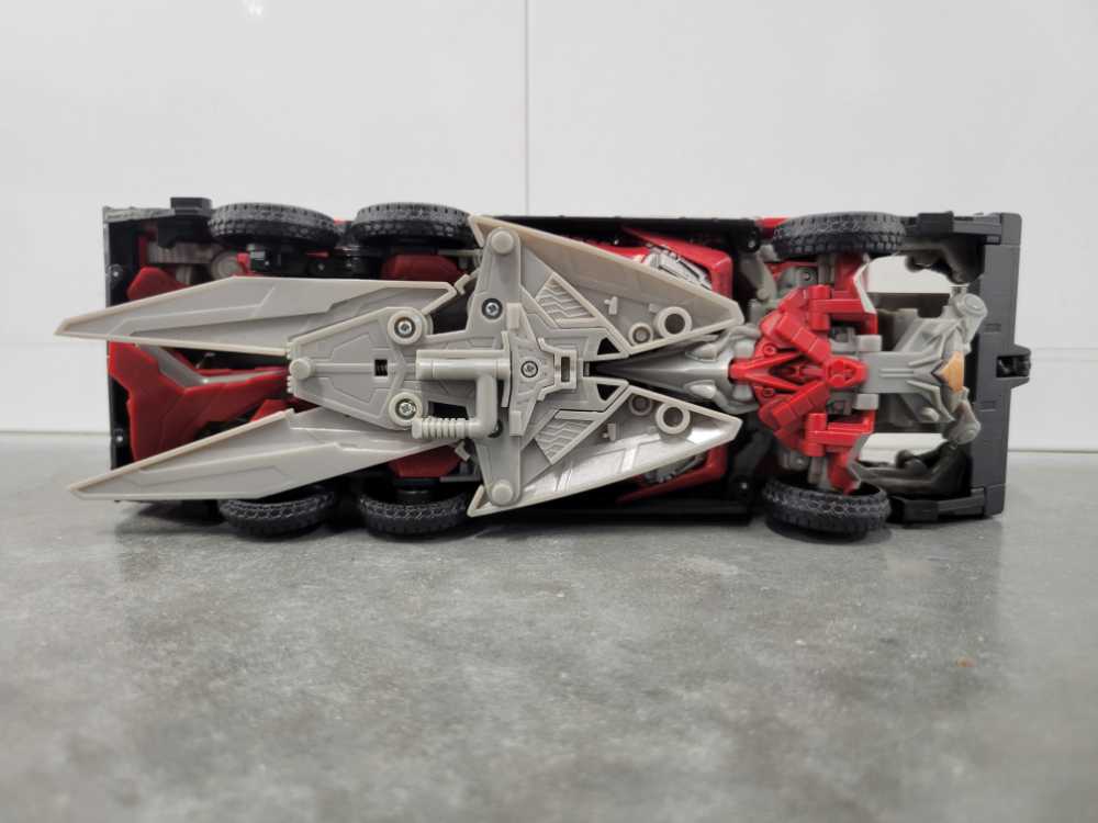 Sentinel Prime Leader Vehicle Mode - Hasbro (Dark Of The Moon) action figure collectible - Main Image 4