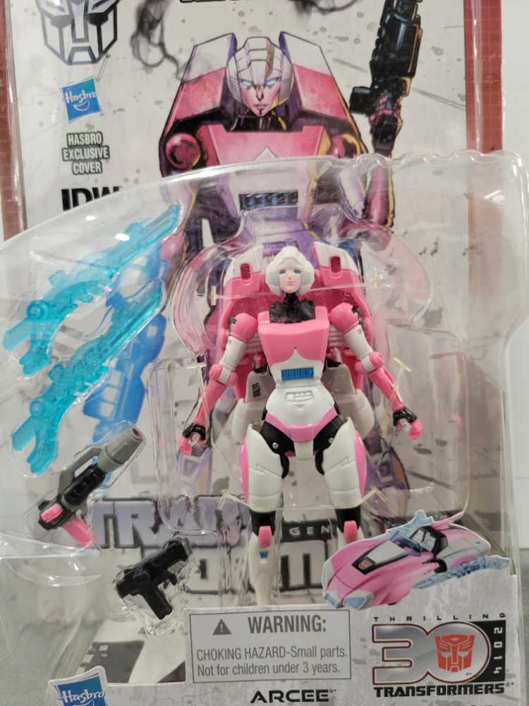 Arcee Carded - Hasbro (Generations) action figure collectible - Main Image 2