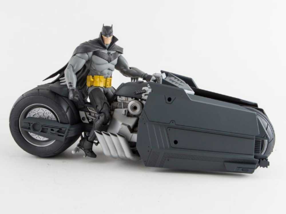 Batcycle (Curse Of The White Knight) - McFarlane Toys (DC Multiverse : Curse Of The White Knight) action figure collectible - Main Image 2