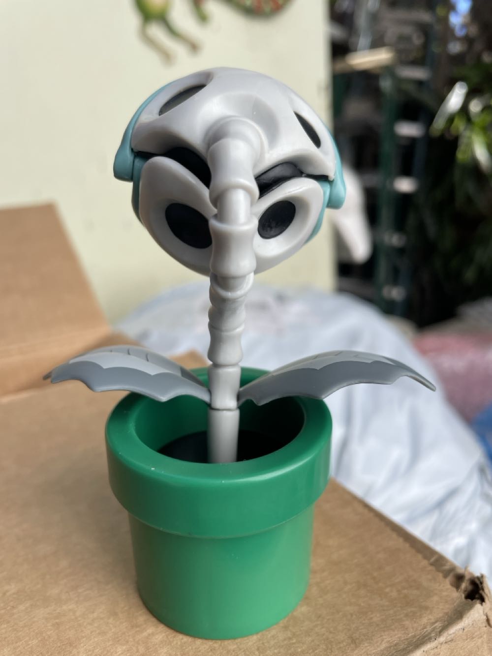 Super Mario Collectible Bone Piranha 4” Poseable Articulated Action Figure With Coin Accessory Perfect For Kids & Collectors Alike! For Ages 3 - Jakks Pacific (Super Mario Brothers) action figure collectible [Barcode 192995403123] - Main Image 3