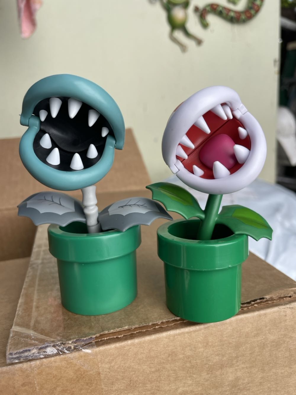 Super Mario Collectible Bone Piranha 4” Poseable Articulated Action Figure With Coin Accessory Perfect For Kids & Collectors Alike! For Ages 3 - Jakks Pacific (Super Mario Brothers) action figure collectible [Barcode 192995403123] - Main Image 4