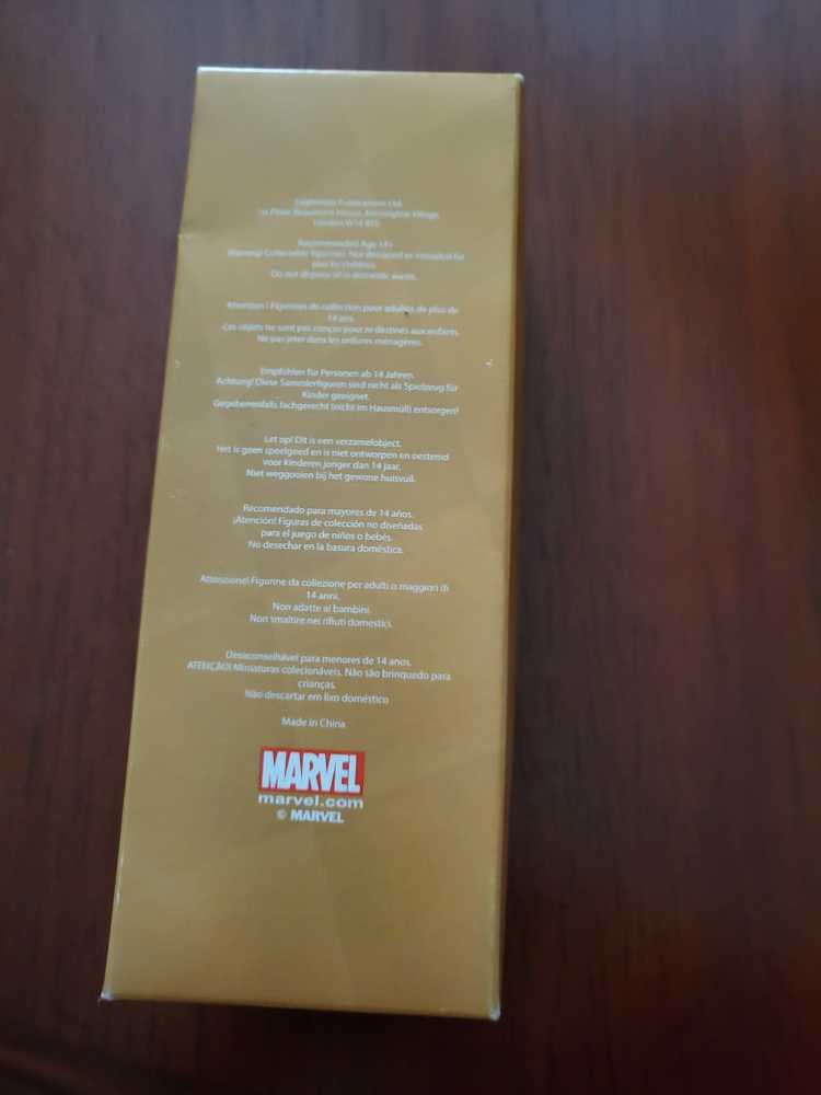 Red Skull  action figure collectible - Main Image 2